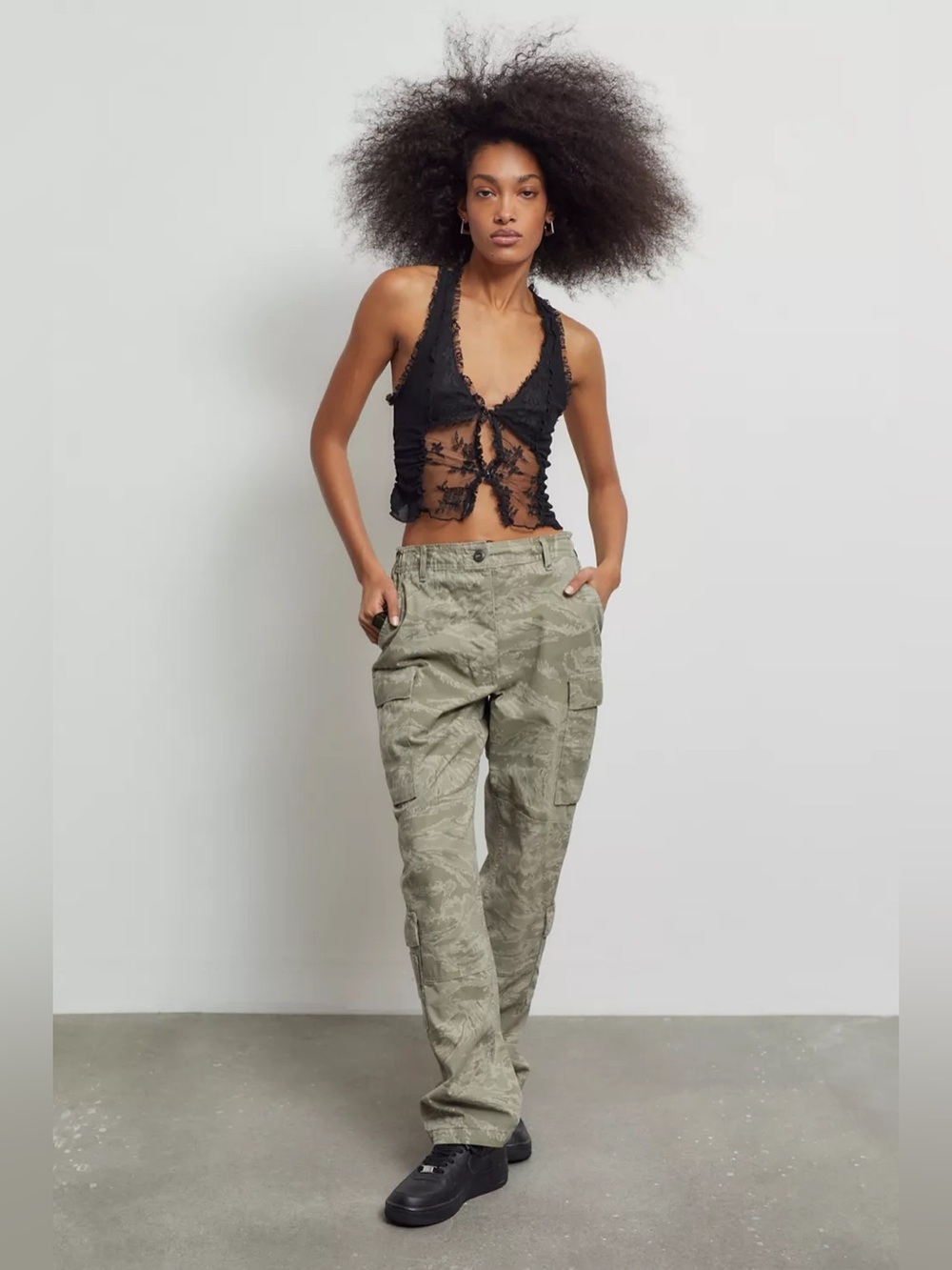 Urban Outfitters UO Sylvia Lace Cropped Tank Top Black Size Large